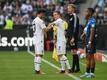 Premiere im 322. Bundesligaspiel: Herrmann (r.) bekommt die Gladbacher Binde. Foto: Lukas Schulze/Getty Images