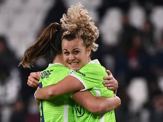 Nationalspielerin Lattwein verlängert vorzeitig in Wolfsburg Nationalspielerin Lattwein verlängert vorzeitig in Wolfsburg