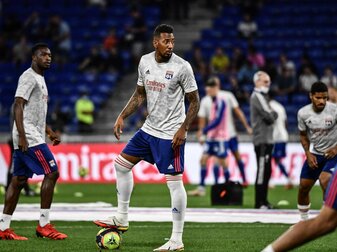 Lyons Jerome Boateng (M) wärmt sich vor einem Spiel auf. Lyons Jerome Boateng (M) wärmt sich vor einem Spiel auf.
