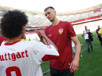 Die Ablöse für Stuttgarts Sasa Kalajdzic (r) wird auf bis zu 25 Millionen Euro geschätzt. Die Ablöse für Stuttgarts Sasa Kalajdzic (r) wird auf bis zu 25 Millionen Euro geschätzt.