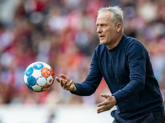 SC Freiburgs Trainer Christian Streich hofft auf den Sieg seiner Mannschaft im DFB-Pokal-Finale. SC Freiburgs Trainer Christian Streich hofft auf den Sieg seiner Mannschaft im DFB-Pokal-Finale.