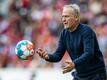 SC Freiburgs Trainer Christian Streich hofft auf den Sieg seiner Mannschaft im DFB-Pokal-Finale.