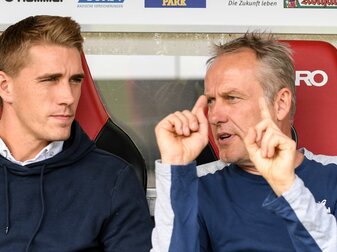 Freiburg-Torjäger Nils Petersen (l) und Trainer Christian Streich. Freiburg-Torjäger Nils Petersen (l) und Trainer Christian Streich.
