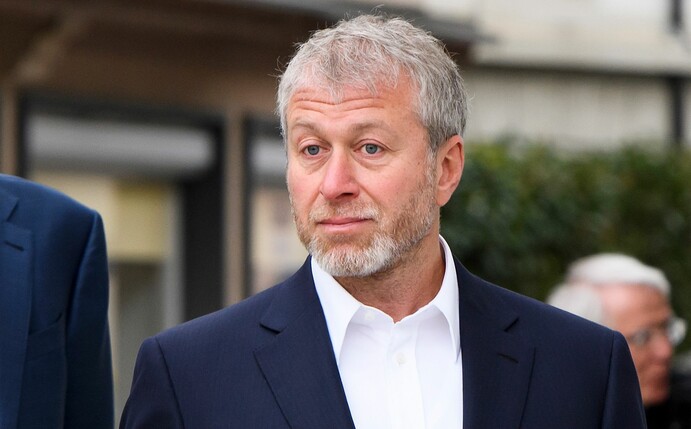Roman Abramowitsch und die britische Regierung sollen sich auf die Bedingungen für einen Chelsea-Verkauf geeinigt haben.