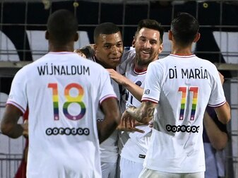 Die Spieler von PSG trugen in der Partie bei Montpellier Trikots mit Regenbogenfarben. Die Spieler von PSG trugen in der Partie bei Montpellier Trikots mit Regenbogenfarben.