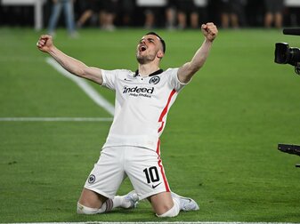 Frankfurts Filip Kostic jubelt nach dem Europa-League-Sieg.