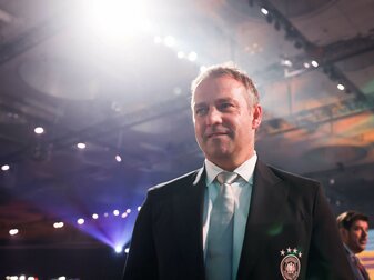 Bundestrainer Hansi Flick gratuliert der Frankfurter Eintracht. Bundestrainer Hansi Flick gratuliert der Frankfurter Eintracht.