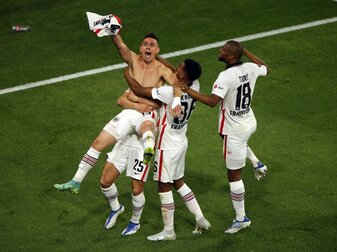 Eintrachts Santos Borre feiert den Siegtreffer. Eintrachts Santos Borre feiert den Siegtreffer.