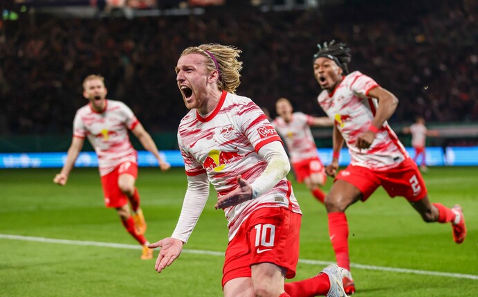 Leipzigs Spieler Emil Forsberg jubelt nach einem Tor.