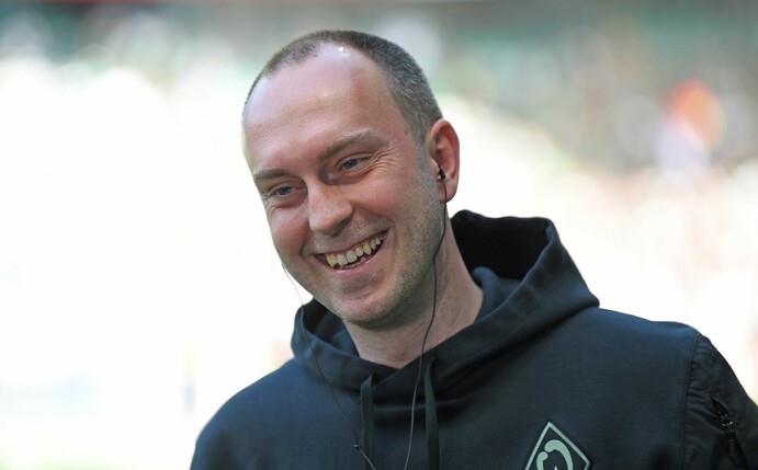 Ist weiter auf Spielersuche: Werder-Coach Ole Werner.