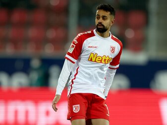 13 Torbeteiligungen in 25 Zweitligaspielen: Singhs Saison 2021/22 lässt sich sehen. Foto: Alexander Hassenstein/Getty Images 13 Torbeteiligungen in 25 Zweitligaspielen: Singhs Saison 2021/22 lässt sich sehen. Foto: Alexander Hassenstein/Getty Images