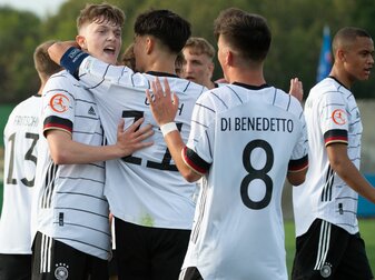 Deutschlands U17-Fußballer stehen bei der EM in Israel im Viertelfinale. Deutschlands U17-Fußballer stehen bei der EM in Israel im Viertelfinale.