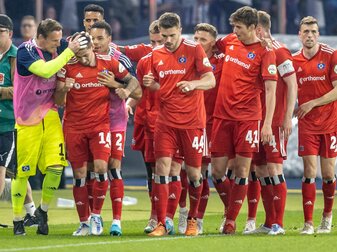 Torschütze Ludovit Reis (3.v.l) brachte den HSV beim ersten Relegationsspiel bei Hertha BSC auf die Siegerstraße. Torschütze Ludovit Reis (3.v.l) brachte den HSV beim ersten Relegationsspiel bei Hertha BSC auf die Siegerstraße.