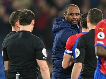 Palace-Trainer Vieira tritt nach Everton-Fan Palace-Trainer Vieira tritt nach Everton-Fan