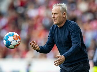 Freiburgs Trainer Christian Streich freut sich auf das Pokalfinale. Freiburgs Trainer Christian Streich freut sich auf das Pokalfinale.