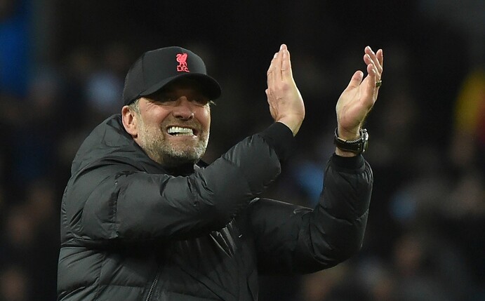 Liverpools Trainer Jürgen Klopp hofft im Fernduell um die Meisterschaft auf einen Fehler von Manchester City.