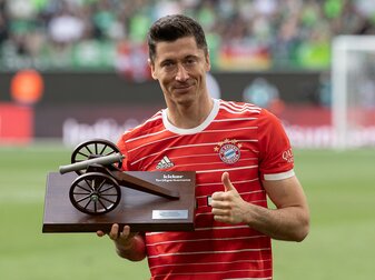 Bayerns Vorstandsvorsitzender, Oliver Kahn, schließt weiterhin einen vorzeitigen Wechsel Robert Lewandowskis aus.