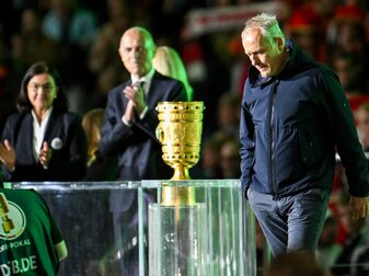 Musste dich in Berlin mit einer Medaille statt mit dem Pott begnügen: Freiburg-Trainer Christian Streich. Musste dich in Berlin mit einer Medaille statt mit dem Pott begnügen: Freiburg-Trainer Christian Streich.