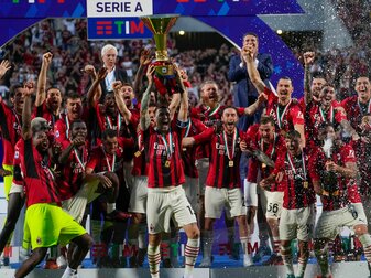 Der AC Mailand gewinnt die italienische Meisterschaft. Der AC Mailand gewinnt die italienische Meisterschaft.