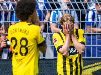 War vom Aus von Trainer Marco Rose beim BVB völlig überrascht: Julian Brandt (r). War vom Aus von Trainer Marco Rose beim BVB völlig überrascht: Julian Brandt (r).