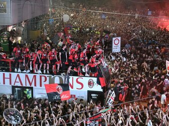 200.000 Fans feiern Milans Scudetto 200.000 Fans feiern Milans Scudetto