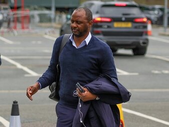 Nach Tritt gegen Fan: Keine Polizeiermittlungen gegen Vieira Nach Tritt gegen Fan: Keine Polizeiermittlungen gegen Vieira