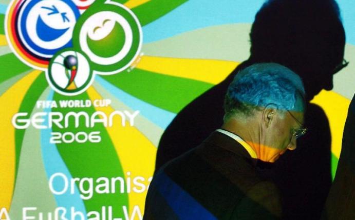 Franz Beckenbauer möge etwas Licht ins Dunkel bringen, fordert die neue DFB-Spitze. Foto: Bernd Weißbrod