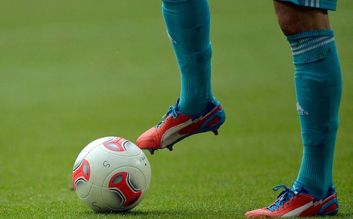 Schicker gibt Pflichtspiel-Comeback nach Handamputation (Quelle: FIRO/SID-IMAGES)