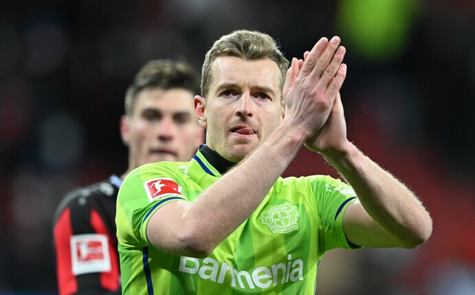 Leverkusens Torwart Lukas Hradecky träumt von einem Titel.