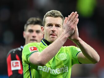 Leverkusens Torwart Lukas Hradecky träumt von einem Titel. Leverkusens Torwart Lukas Hradecky träumt von einem Titel.