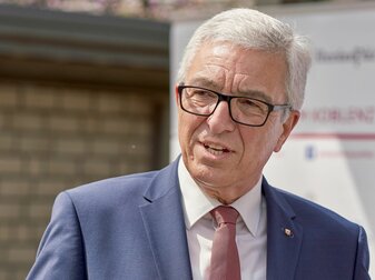 Freut sich über den Aufstieg des 1. FC Kaiserslautern in die 2. Bundesliga: Roger Lewentz.