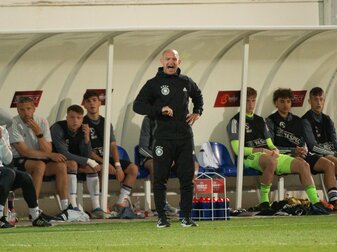 U17-Trainer Marc-Patrick Meister und seine Mannschaft sind im Viertelfinale der EM ausgeschieden. U17-Trainer Marc-Patrick Meister und seine Mannschaft sind im Viertelfinale der EM ausgeschieden.
