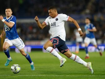 PSG-Profi Kylian Mbappé kritisiert den vollen Terminkalender im Profifußball. PSG-Profi Kylian Mbappé kritisiert den vollen Terminkalender im Profifußball.