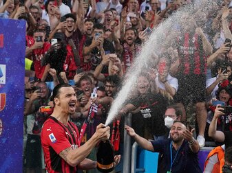 Hat eigenen Aussagen zufolge noch sie so sehr gelitten wie in der vergangenen Saison: Milan-Stürmer Zlatan Ibrahimovic. Hat eigenen Aussagen zufolge noch sie so sehr gelitten wie in der vergangenen Saison: Milan-Stürmer Zlatan Ibrahimovic.