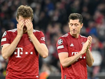 Thomas Müller (l) und die Bayern sind bereits im Viertelfinale an Villarreal gescheitert. Thomas Müller (l) und die Bayern sind bereits im Viertelfinale an Villarreal gescheitert.