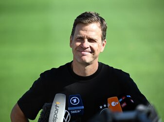 DFB-Direktor Oliver Bierhoff ist zufrieden mit dem Trainingslager. DFB-Direktor Oliver Bierhoff ist zufrieden mit dem Trainingslager.