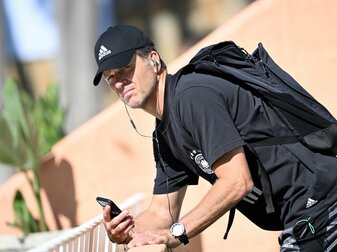 Lobt Liverpool-Trainer Jürgen Klopp: Oliver Bierhoff. Lobt Liverpool-Trainer Jürgen Klopp: Oliver Bierhoff.