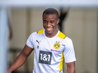 Durfte sich über ein VfB-Trikot freuen: Dortmunds Youngster Youssoufa Moukoko. Durfte sich über ein VfB-Trikot freuen: Dortmunds Youngster Youssoufa Moukoko.
