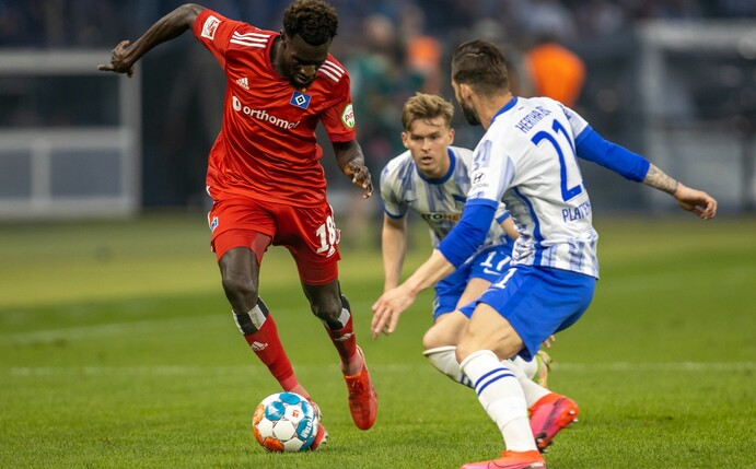 Offensivspieler Bakery Jatta (l) wird dem HSV vorerst fehlen.