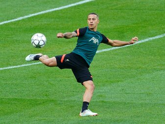 Liverpools Thiago ist rechtzeitig zum Champions-League-Finale fit geworden und steht in der Startelf. Liverpools Thiago ist rechtzeitig zum Champions-League-Finale fit geworden und steht in der Startelf.