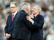 Real-Präsident Florentino Pérez (r) lobte unter anderem Trainer Carlo Ancelotti (M.) nach dem Champions-League-Sieg überschwänglich.