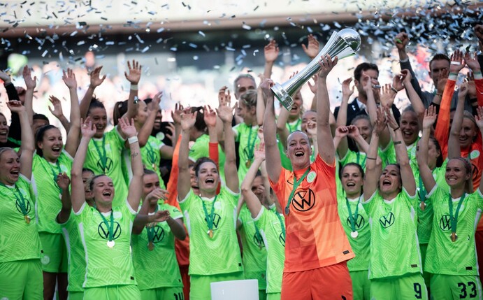 Torhüterin Almuth Schult (vorn) verlässt Wolfsburg in Richtung USA.