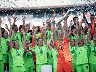 Torhüterin Almuth Schult (vorn) verlässt Wolfsburg in Richtung USA. Torhüterin Almuth Schult (vorn) verlässt Wolfsburg in Richtung USA.