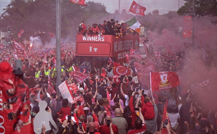 Liverpool-Parade vor begeisterten Fans