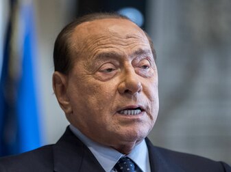 Silvio Berlusconi feiert den Aufstieg seines Vereins AC Monza in die Serie A. Silvio Berlusconi feiert den Aufstieg seines Vereins AC Monza in die Serie A.