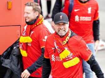 Jürgen Klopp, Trainer vom FC Liverpool, lobt seine Mannschaft trotz Niederlage in den höchsten Tönen. Jürgen Klopp, Trainer vom FC Liverpool, lobt seine Mannschaft trotz Niederlage in den höchsten Tönen.