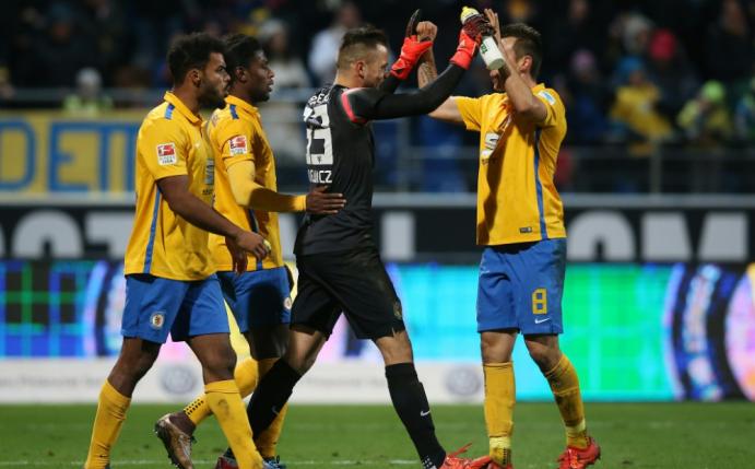 Braunschweig spielt zuhause gegen Duisburg nur 1:1 (Quelle: firo Sportphoto/SID-IMAGES)