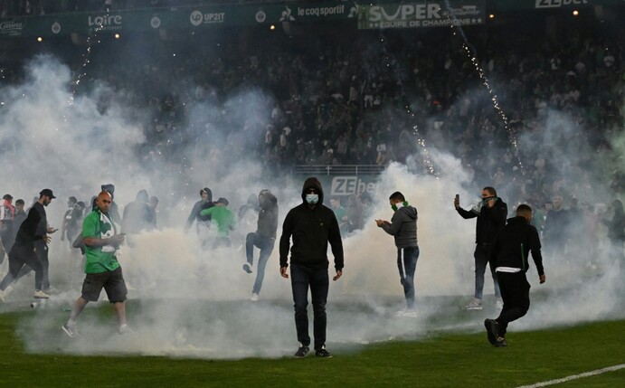 Schwere Krawalle nach Abstieg von AS Saint-Etienne