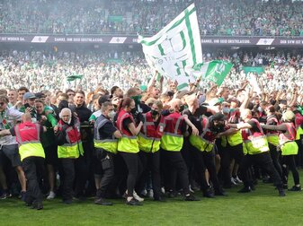 Platzsturm-Debatte: DFL will das "Ausarten eingrenzen"