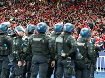 Die französische Polizei begeleitete das Finale der Champions League in Paris mit einem Großaufgebot. Die französische Polizei begeleitete das Finale der Champions League in Paris mit einem Großaufgebot.